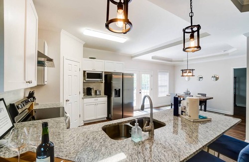 Ponderosa - Wingate House | Modern 3bed/2bath House near Charlotte Uptown and airport!