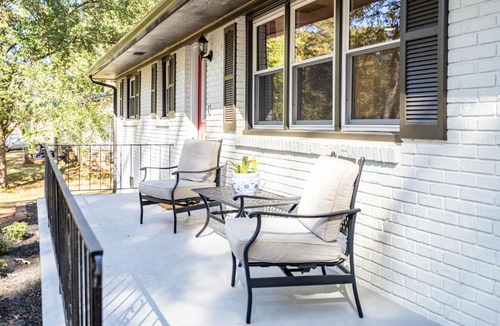 Cartersville House | Modern 3BR Home Near LakePoint with Fenced Yard
