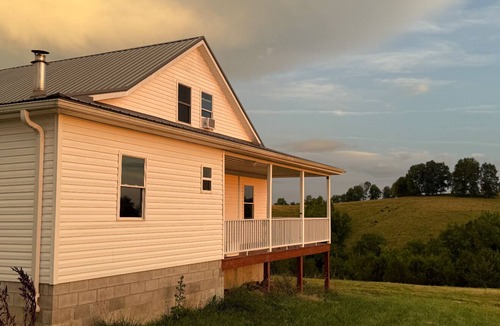 Hillsboro House | Modern 5-BDR Farmhouse in Hillsboro-Mins Away From Cave Run Lake- Stargaze&Relax