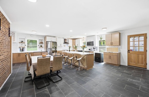 Charlotte House | Modern 5BR Retreat w/Game Room, Patio & Private Backyard 13 min to Uptown