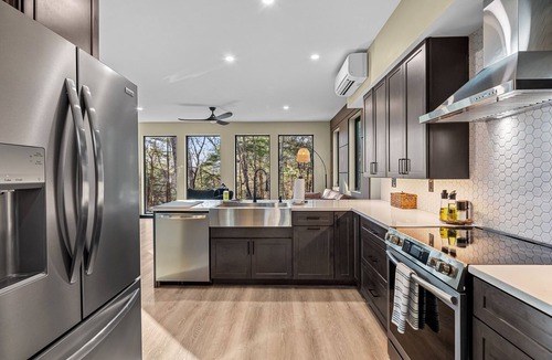Skyland House | Modern Asheville Cabin with Hot tub, Fire Pit & EV charger