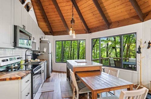 Beech Mountain Cabin | Modern Cabin in Peaceful Area