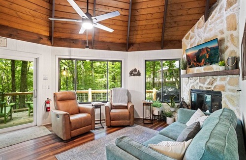 Beech Mountain Cabin | Modern Cabin in Peaceful Area