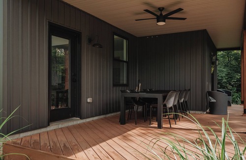 Bakerton Cabin | Modern Cabin, Kids' Playhouse, Firepit, 5acres, across river from Harpers Ferry
