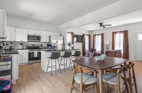 Dahlonega Cabin | Modern Cabin w/Hot Tub Near Dahlonega Wineries