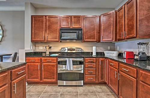 Bean Station Condo | Modern Family Condo with Pano Lake Views & Pool!