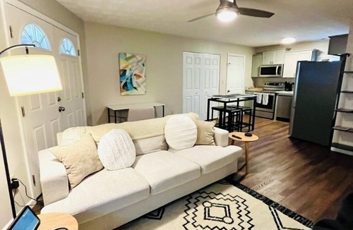 Institute Apartment | Modern family-friendly home - walk to WVSU and Shawnee Sports Complex