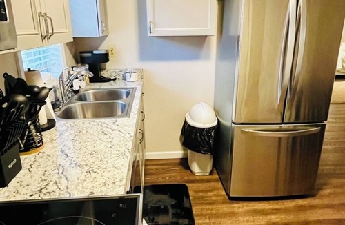 Institute Apartment | Modern family-friendly home - walk to WVSU and Shawnee Sports Complex