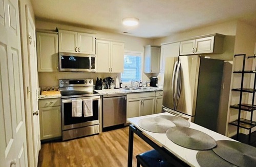 Institute Apartment | Modern family-friendly home - walk to WVSU and Shawnee Sports Complex