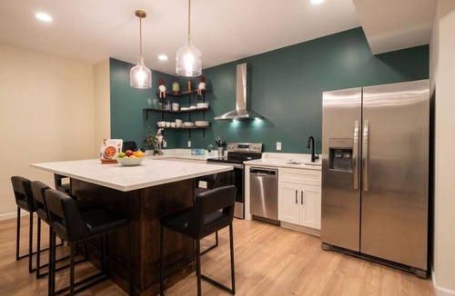 Acworth Condo | Modern Kitchen 3BR BSMT Priv back Entry Near Lake