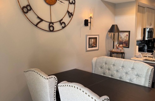 Lexington House | Modern living in upscale 3 bedroom townhouse located in the heart of Lexington