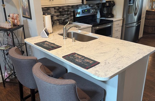 Lexington House | Modern living in upscale 3 bedroom townhouse located in the heart of Lexington