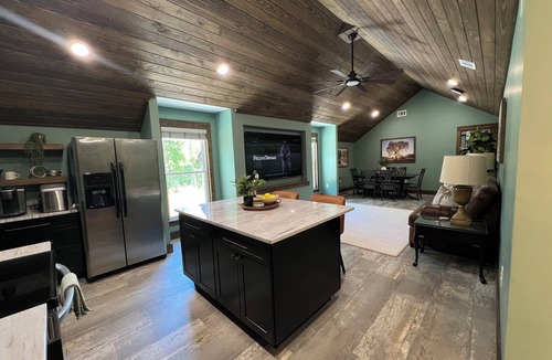 Forsyth House | Modern Luxury Cabin Retreat on Private Gated 85 Acres Near I-75