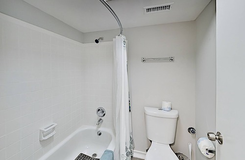 Music Row Apartment | Modern Music Row Getaway | Walk to Broadway, The Gulch & Vanderbilt