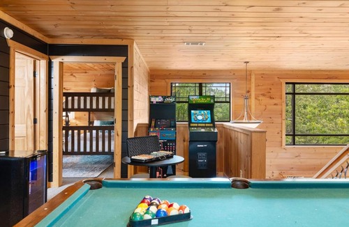 Sautee Nacoochee House | Monarch's Roost Luxe Cabin w Hot Tub and Sauna 10 Min to Helen