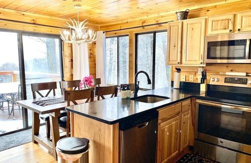 Chalet Village Ski Chalet | MoonDancer Chalet - Surreal views of Mt. LeConte/Downtown Gatlinburg 2BR/2BA