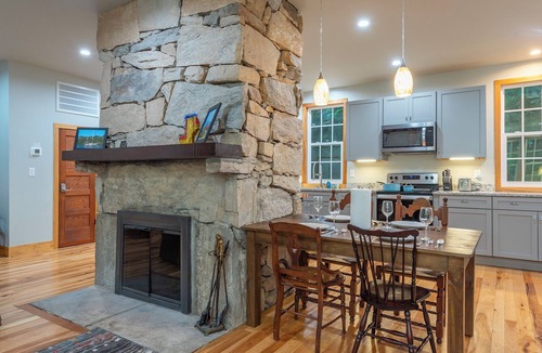 Skyland Cabin | Moonlight Mountain-Discount, Luxe cabin W/Hot Tub!