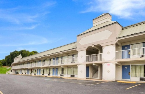 Pulaski Hotel | Motel 6-Pulaski, TN