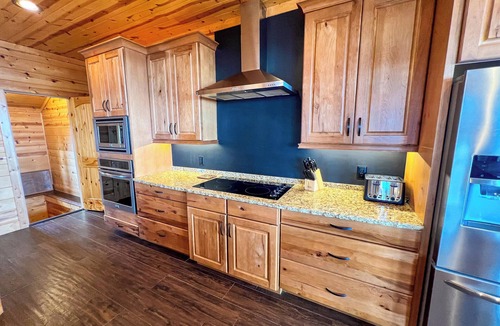 Todd Cabin | Mountain Air, Endless Relaxation -3BR/2.5BALong Range Views, Hot Tub, WiFi