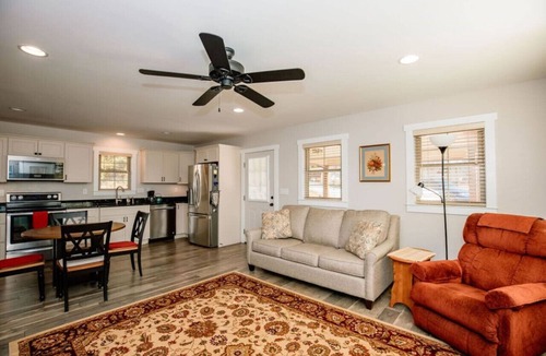 Flat Rock House | Mountain Apple Orchard Cottage| Views & Farm Charm