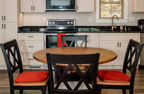 Flat Rock House | Mountain Apple Orchard Cottage| Views & Farm Charm