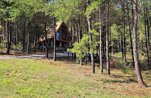 Newport Ski Chalet | Mountain Breeze Chalet is custom built in the heart of the Smoky Mountains.