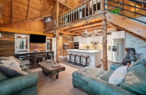 Tate Cabin | Mountain Cabin w/Hot tub & Game Room