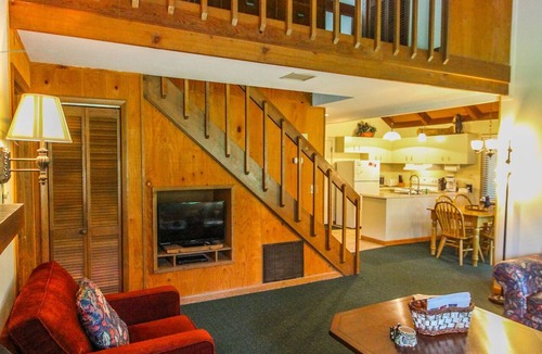 Marble Hill Condo | Mountain Condo w/Deck & Fireplace