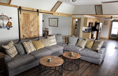 Maggie Valley Cabin | Mountain Creek Lodge One Level Easy Access Pet Friendly Family Gatherings