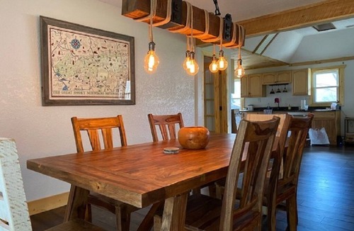 Maggie Valley Cabin | Mountain Creek Lodge One Level Easy Access Pet Friendly Family Gatherings