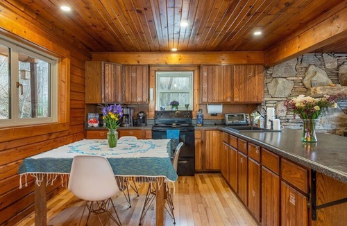 Weaverville Cabin | Mountain Dove Log Cabin Healing Retreat+Mtn Views+Walking trail
