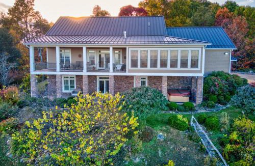 Apple Ridge House | Mountain Lilly - huge views three ensuites 10min to Blowing Rock