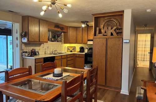 Hickory House | Mountain Mist lakefront cabin in Hickory - close to many attractions!