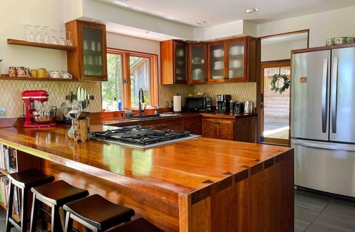 Bakersville Cabin | Mountain Retreat for Two! Japanese Tub. Fast WiFi