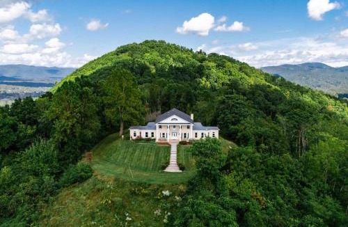 Fletcher House | Mountain Top Mansion + Pet Friendly + Sleeps 24 + Asheville + Blue Ridge Parkway