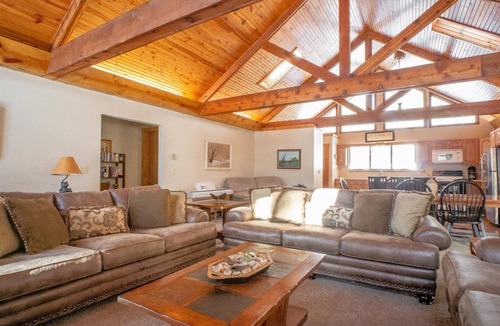 Timberline House | Mountain Treat - 504 Bobcat Road Mountain Treat - Lake Access, Pet Friendly, Hot Tub