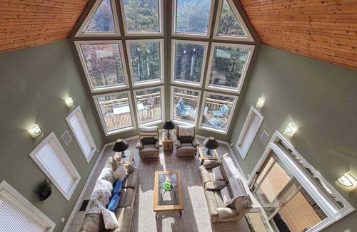 Lake Lure House | Mountain-View Escape on Rumbling Bald’s 14th & 15th Holes