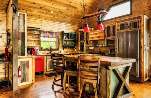 Chalet Village North Cabin | Mountain View l 3mi to Gatlinburg l Hot Tub l Game Room l Pack N Play