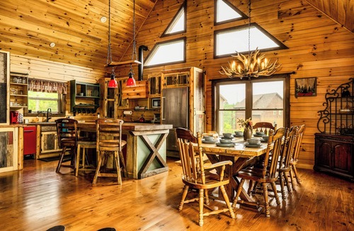 Chalet Village North Cabin | Mountain View l 3mi to Gatlinburg l Hot Tub l Game Room l Pack N Play