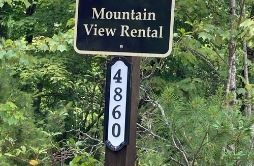 Lenoir House | Mountain View Rental 5 minutes to Historic Blowing Rock! Private Hot tub!