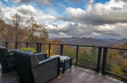 Waynesville House | Mountain Views, (3) King Beds, Large Deck, Hot Tub, Sauna, Game room