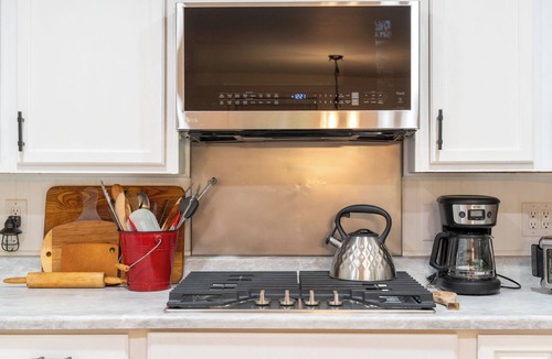 Waynesville Cabin | Mountaintop cabin with stunning views and hiking trails. 4 or AWD only.