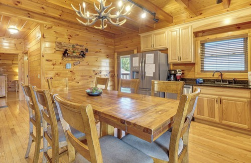 Sevierville Cabin | Mtn-View Gem w/Hot Tub + Game Room in Sevierville