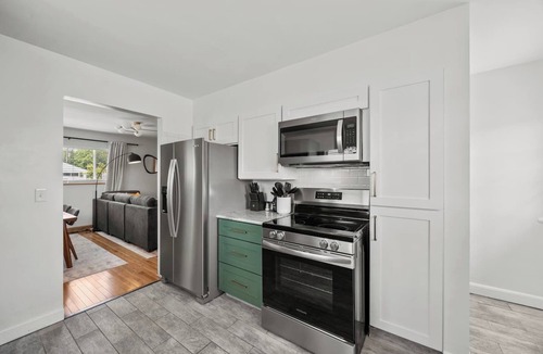 Grove City House | MTR KING bed |Game Room | Chef Kitchen |Fire Pit
