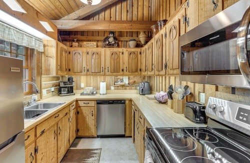 Unaka Cabin | Murphy Cabin w/Views < 1 Mi to Hiwassee Lake!