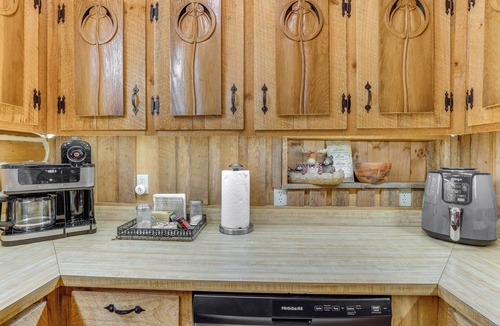 Unaka Cabin | Murphy Cabin w/Views < 1 Mi to Hiwassee Lake!