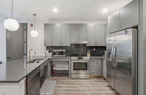 Rolling Mill Hill Condo | Muse Ideally-located condo with city view, central AC, balcony & gym