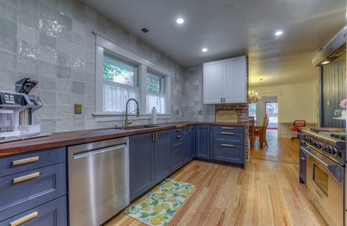 Vollintine-Evergreen House | Music City Haven: 3BR Home in Memphis's Heart
