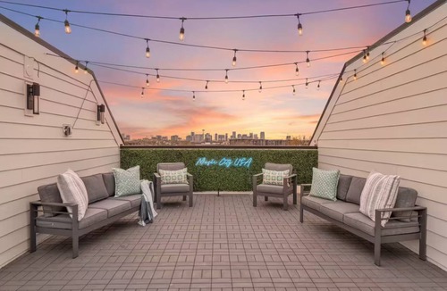 Corinne Place House | Music City Mansion! 2 Miles to Broadway + 12 beds