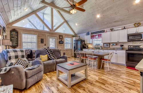 Smoky Mountains Cabin | My Happy Place, Mtn Views, WIFI, $685 FREE tickets each paid day!